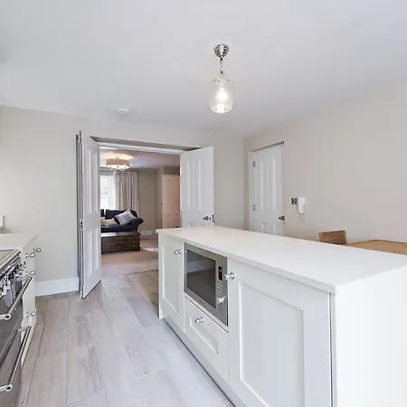 Perfect Location Beautiful Apartment